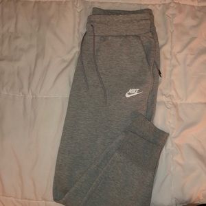 Nike women’s tech fleece pants (gray)